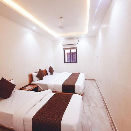 Hotel Nova Pride Rajkot Esterno foto