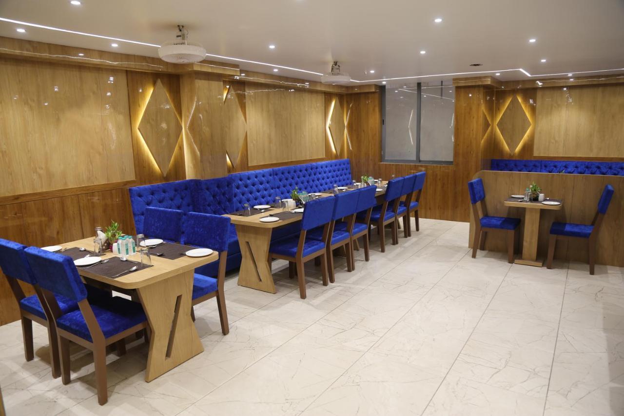 Hotel Nova Pride Rajkot Esterno foto