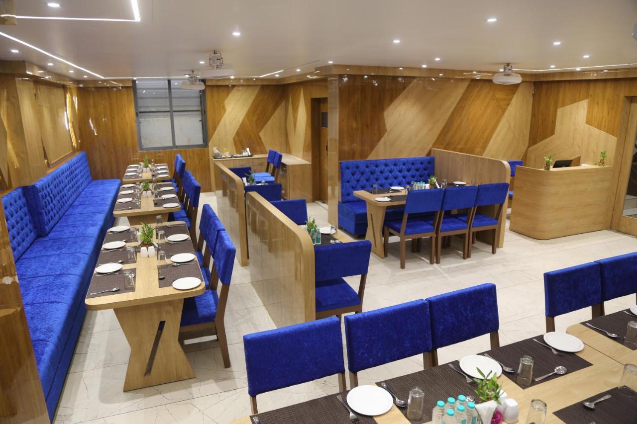 Hotel Nova Pride Rajkot Esterno foto