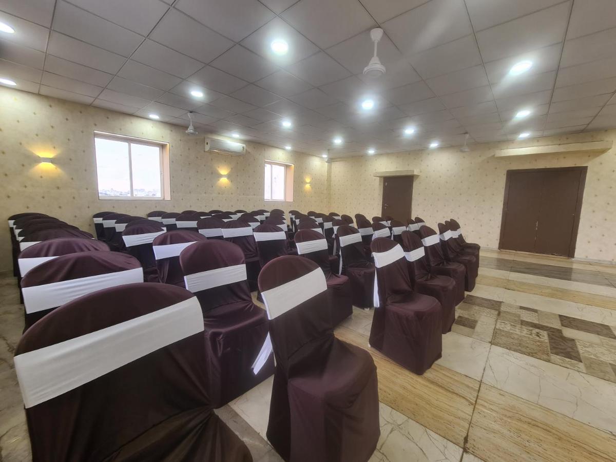 Hotel Nova Pride Rajkot Esterno foto