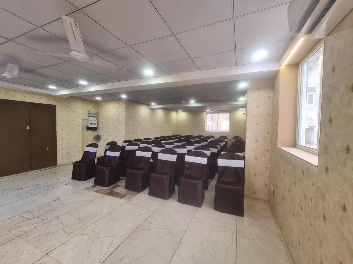 Hotel Nova Pride Rajkot Esterno foto