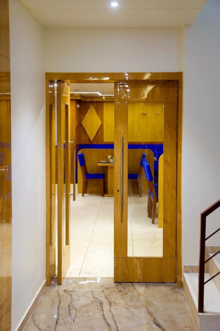 Hotel Nova Pride Rajkot Esterno foto