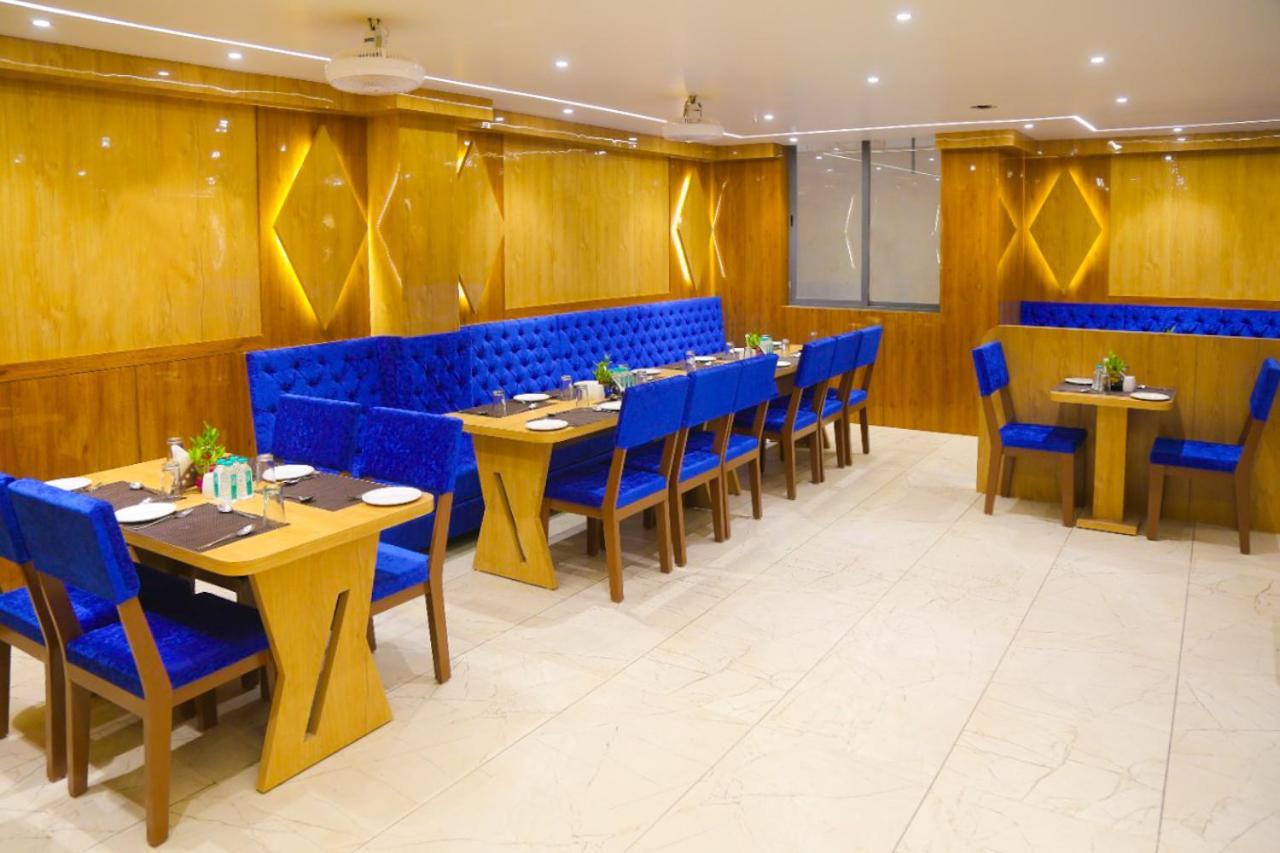 Hotel Nova Pride Rajkot Esterno foto