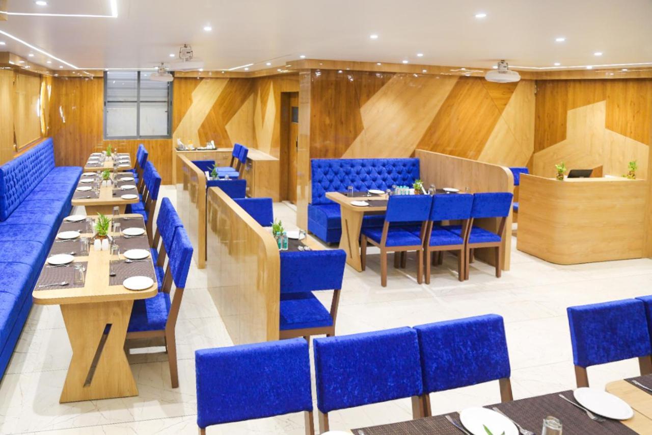 Hotel Nova Pride Rajkot Esterno foto