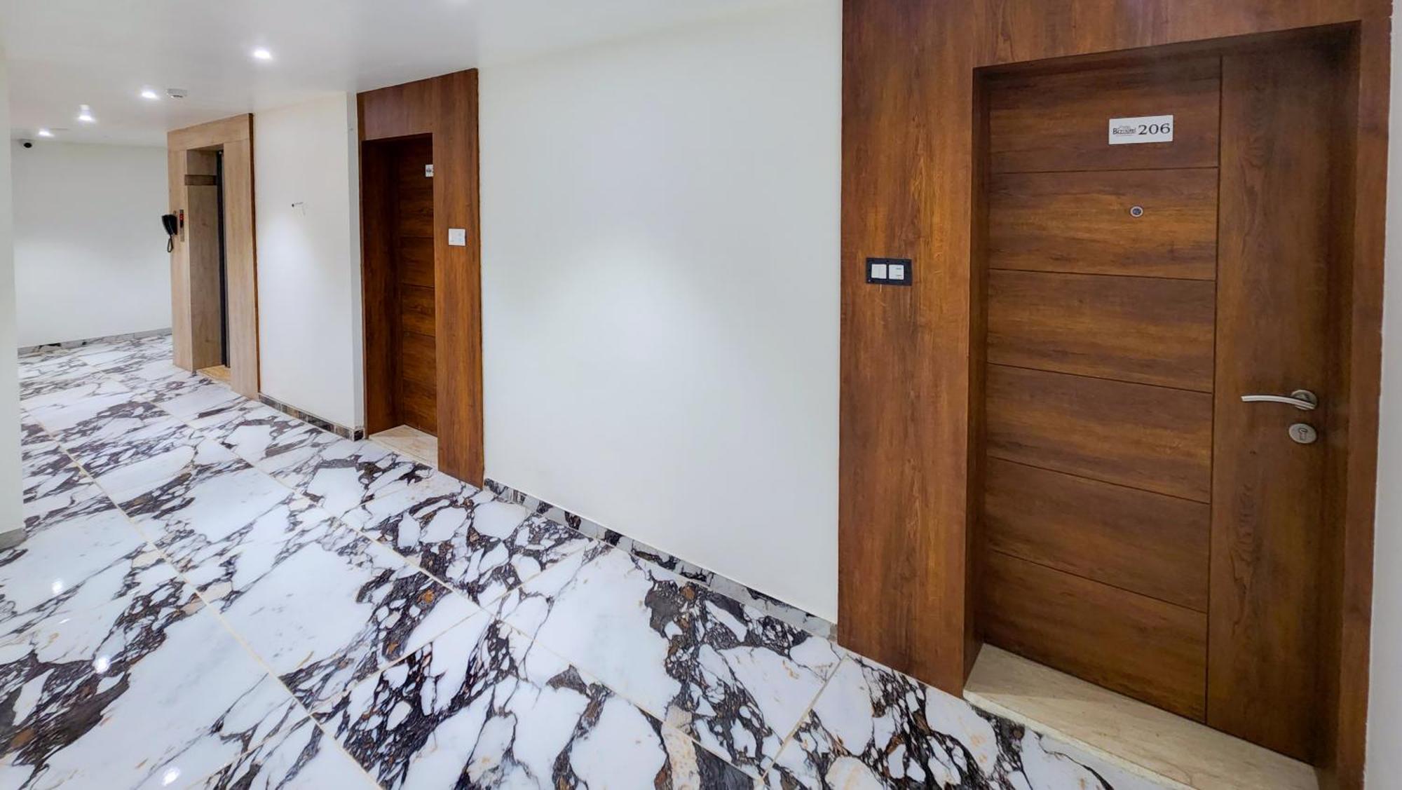 Hotel Nova Pride Rajkot Esterno foto