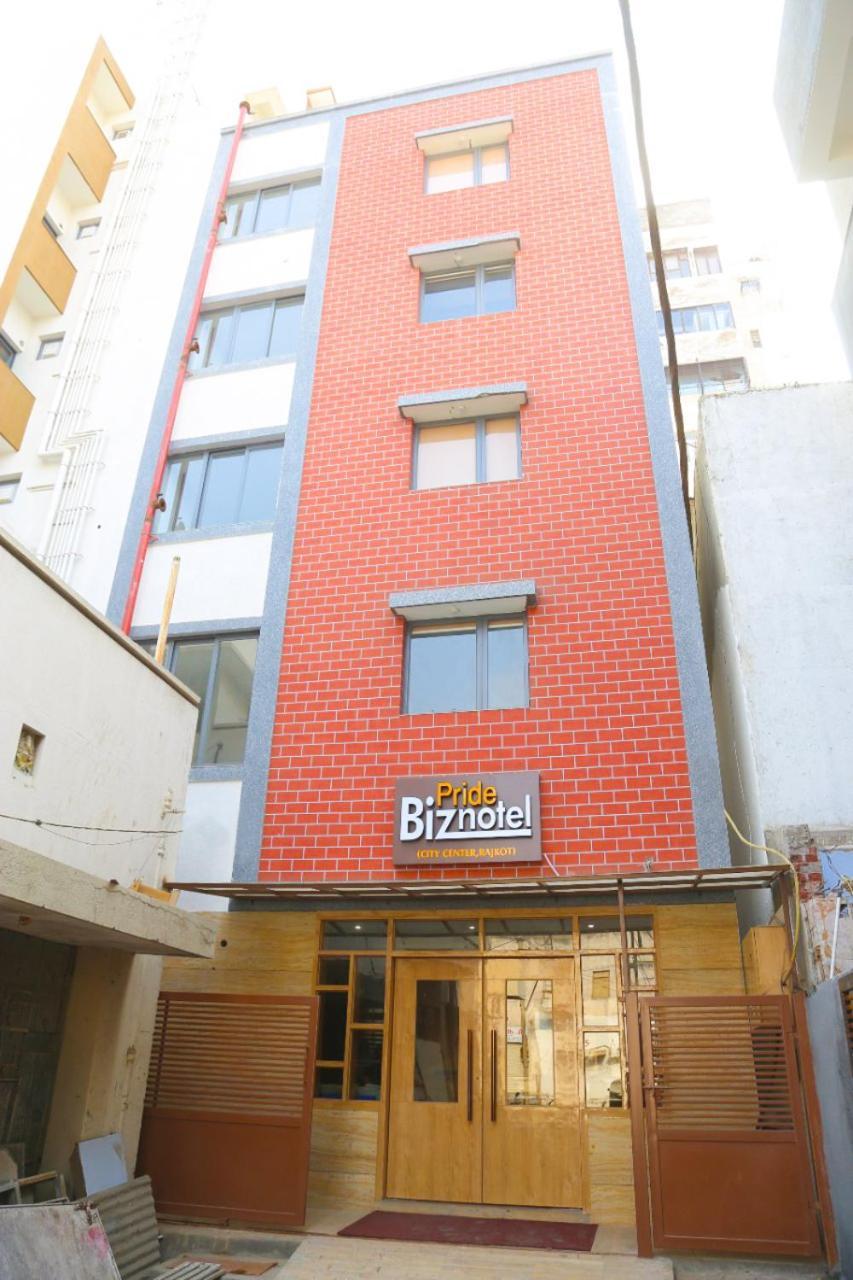 Hotel Nova Pride Rajkot Esterno foto