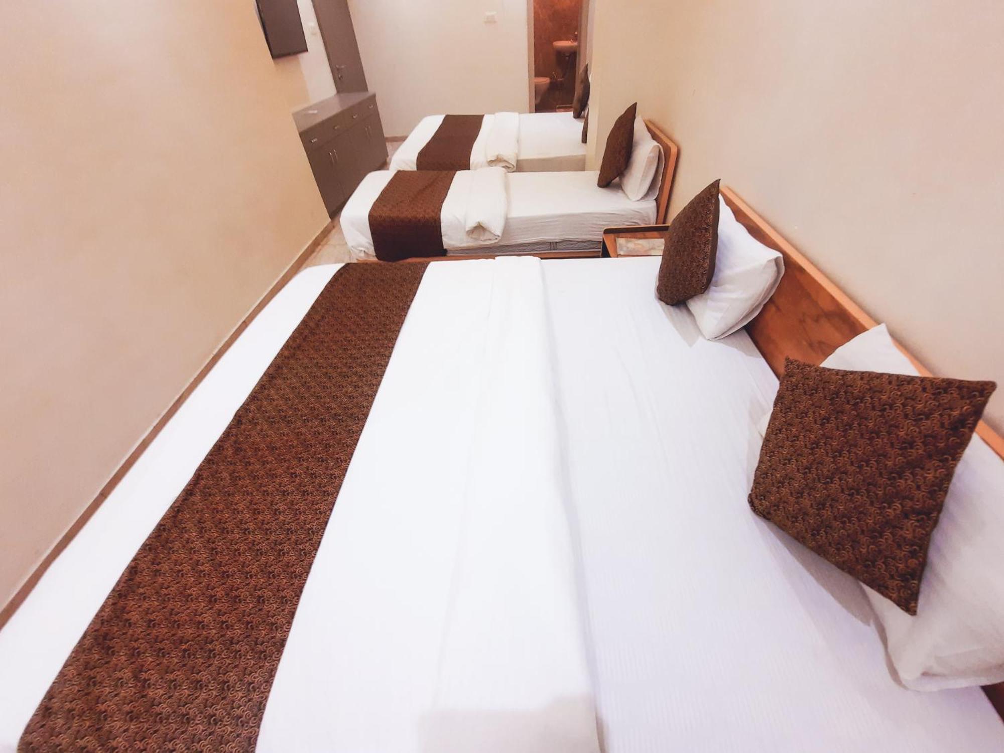 Hotel Nova Pride Rajkot Esterno foto