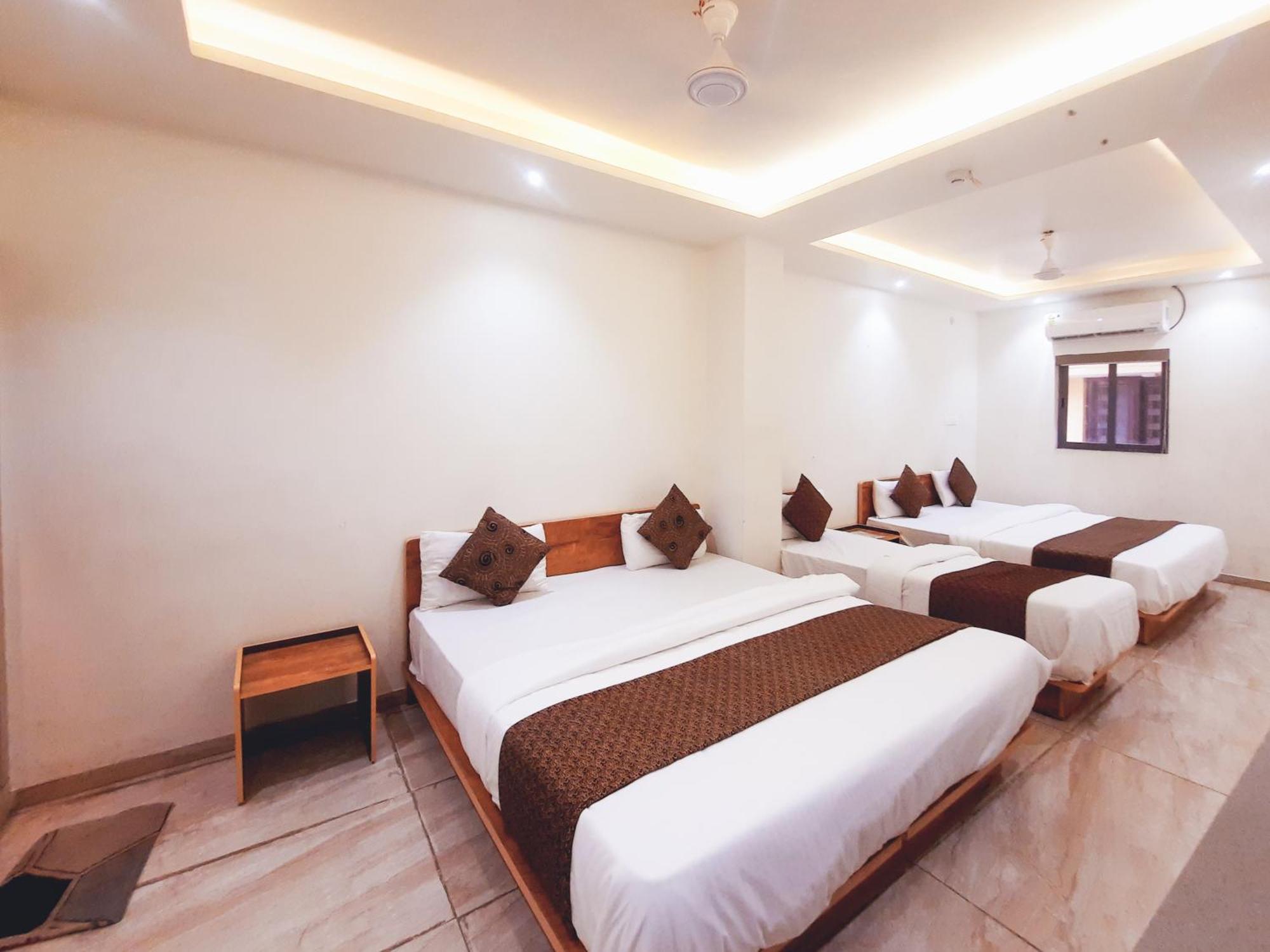 Hotel Nova Pride Rajkot Esterno foto